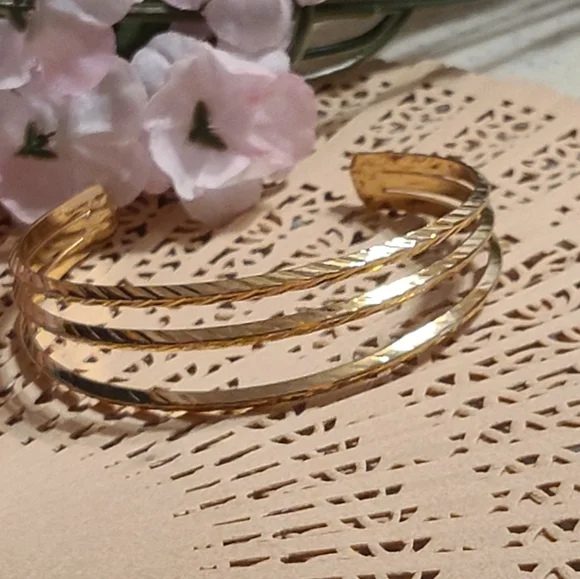 Cuff Bracelet 90's Style - Picture 1 of 7